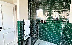 Redland Suites - Apartment 7
